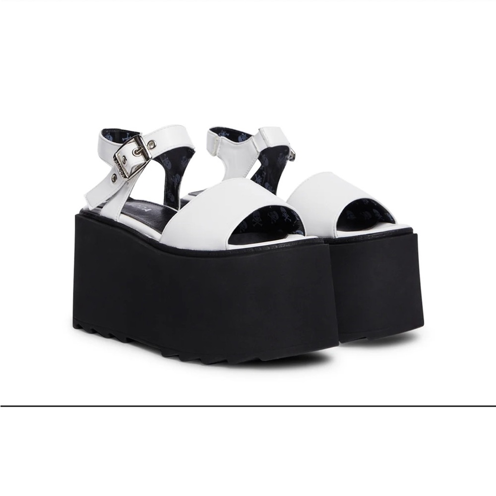 LAMODA YOUNG AND FREE PLATFORMS